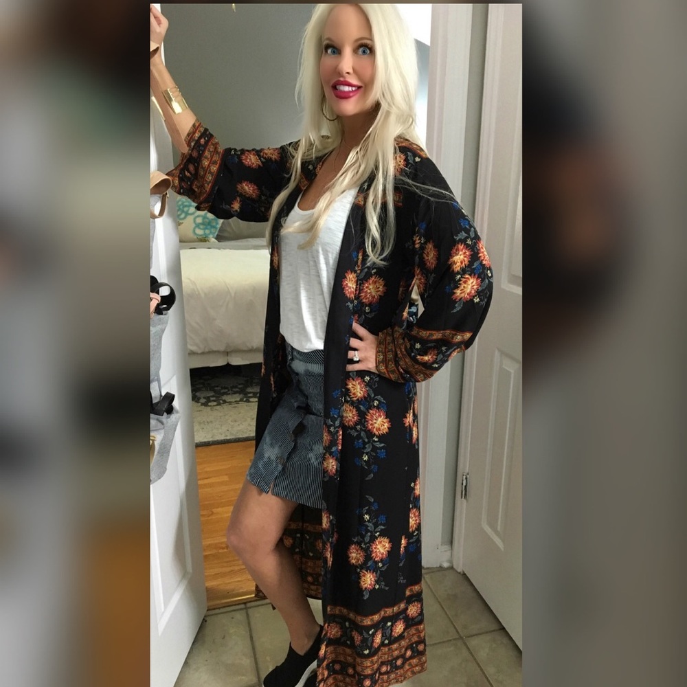 LAST 1! 💕Stunning Long Line Black Floral Kimono - Picture 2 of 8